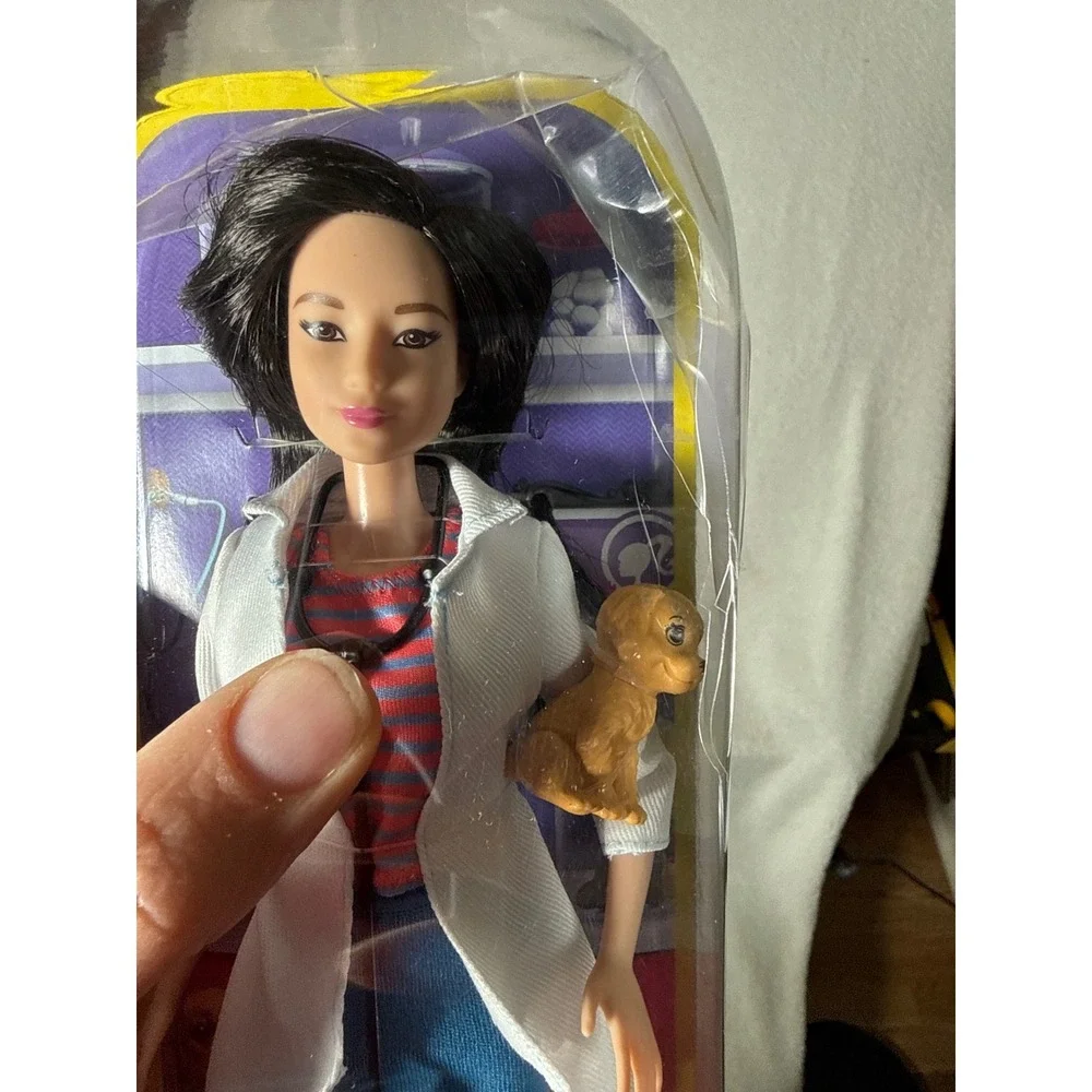 Barbie Career Pet Vet DVF58 Puppy Doll Pretend Play Damaged Box‎